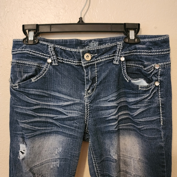 Woman's Ripped Jeans - Picture 6 of 10